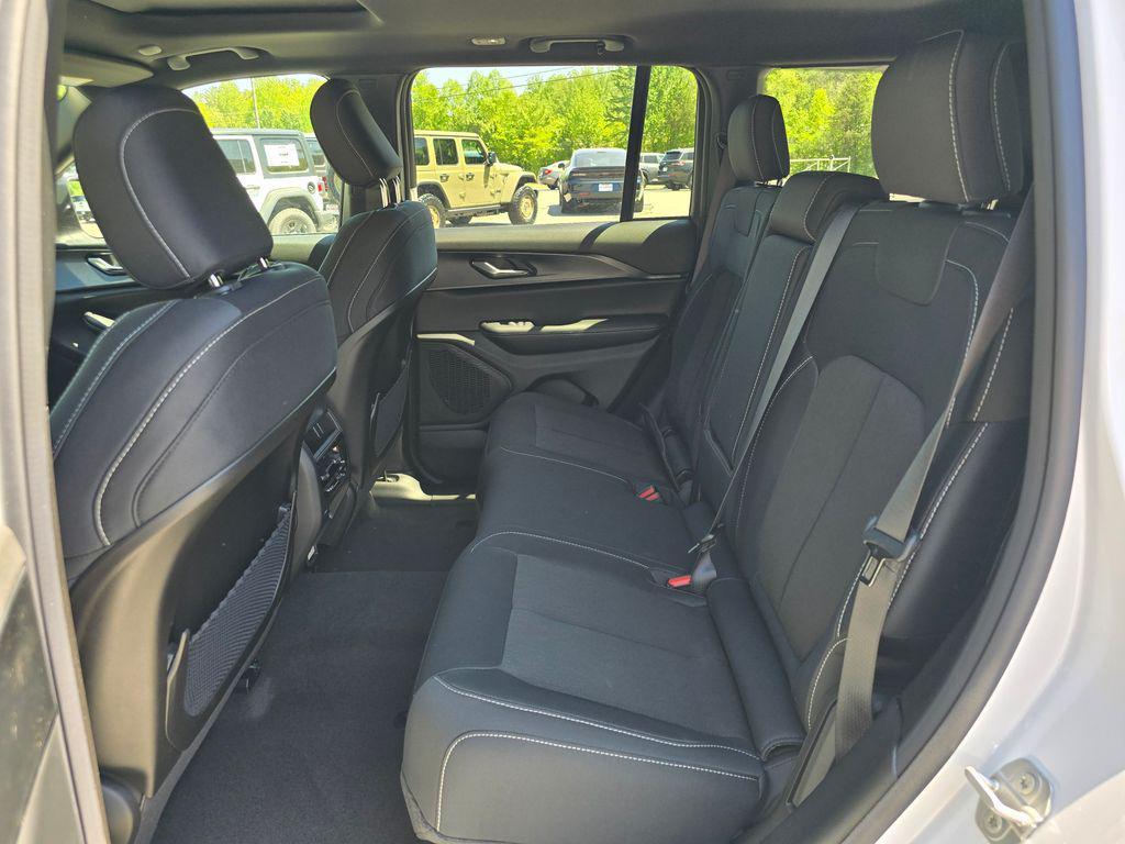 new 2026 Jeep Grand Cherokee car, priced at $37,471