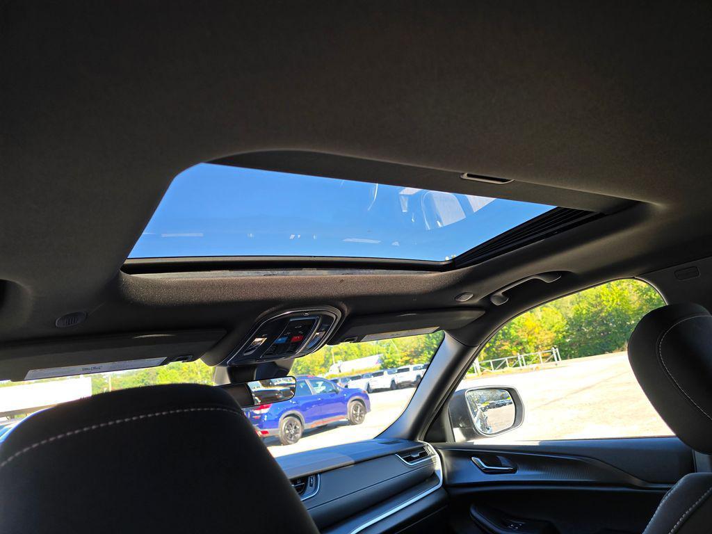 new 2025 Jeep Grand Cherokee car, priced at $35,000