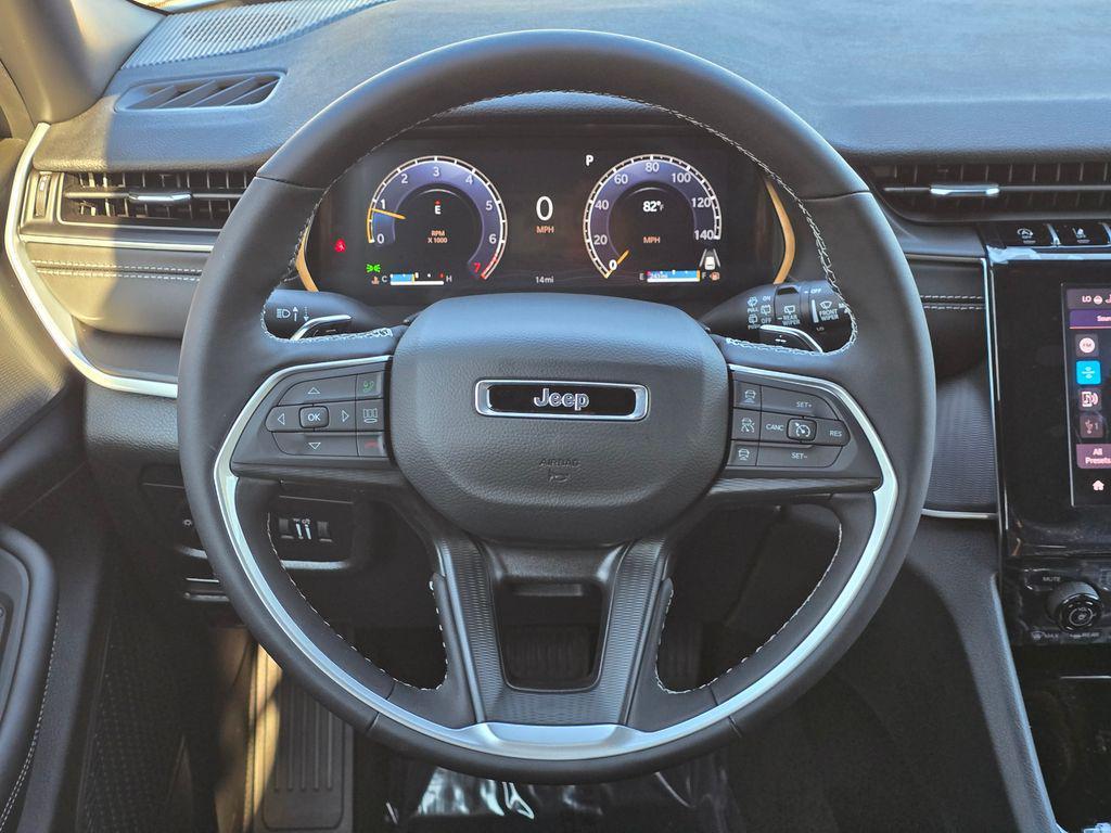 new 2025 Jeep Grand Cherokee car, priced at $35,000