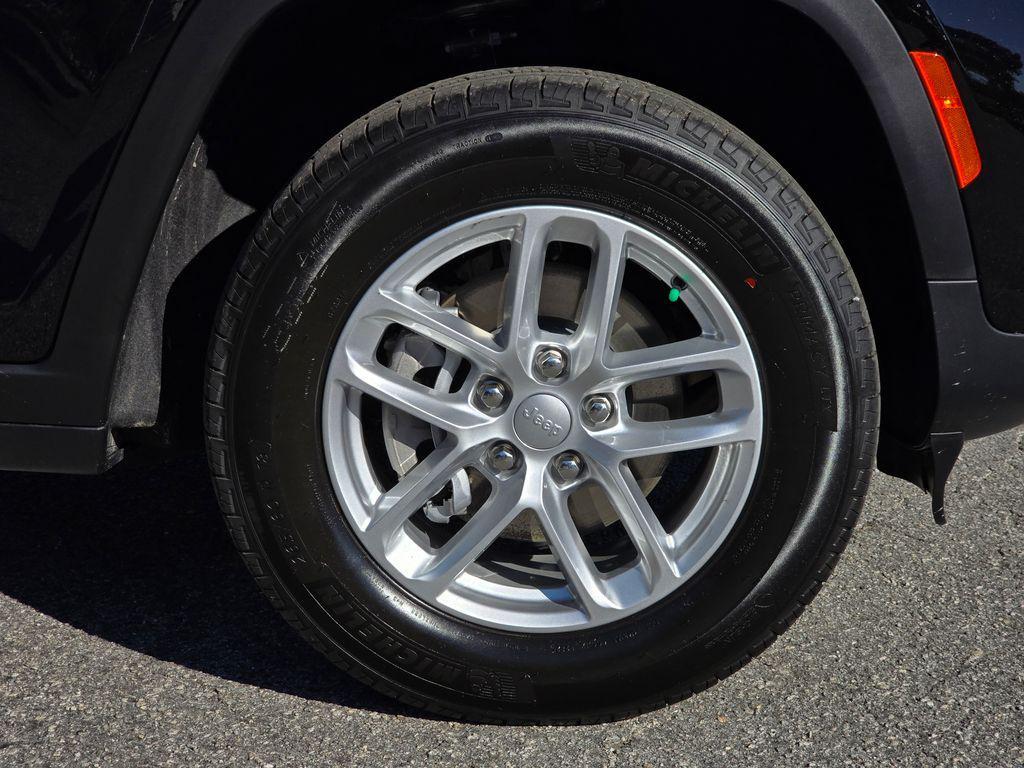 new 2025 Jeep Grand Cherokee car, priced at $35,000