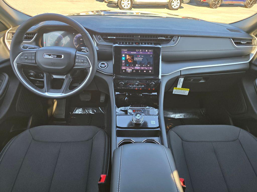 new 2025 Jeep Grand Cherokee car, priced at $35,000