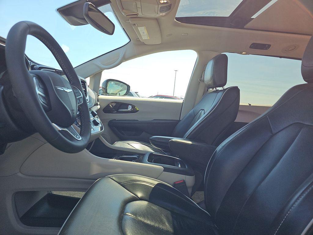 used 2024 Chrysler Pacifica car, priced at $34,250
