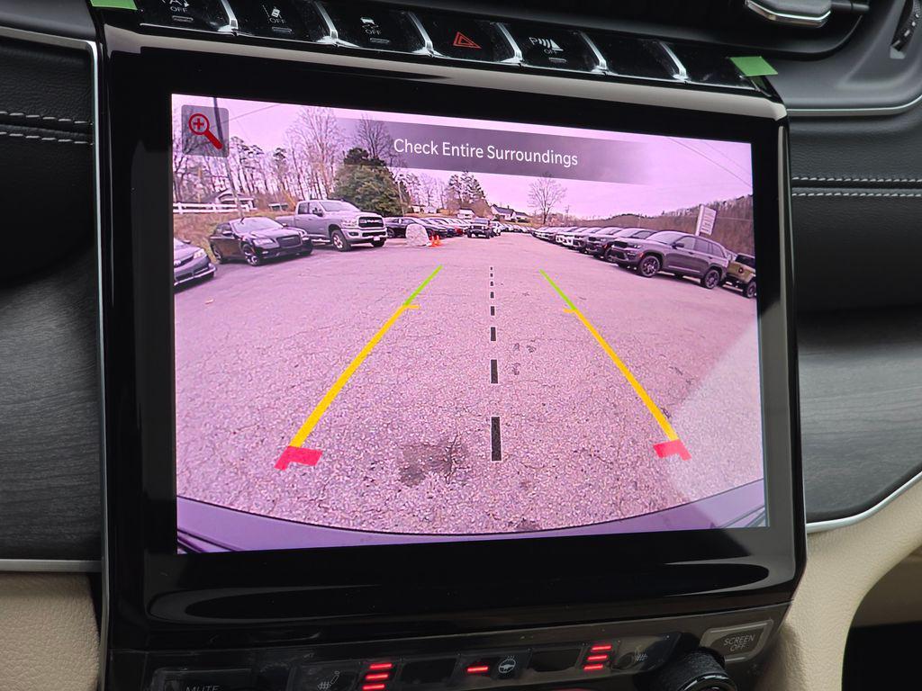 new 2025 Jeep Grand Cherokee car, priced at $44,095