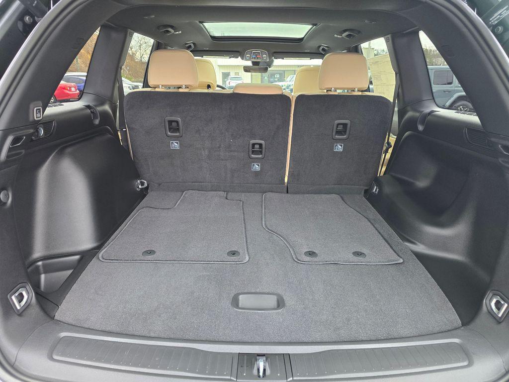 new 2025 Jeep Grand Cherokee car, priced at $44,095