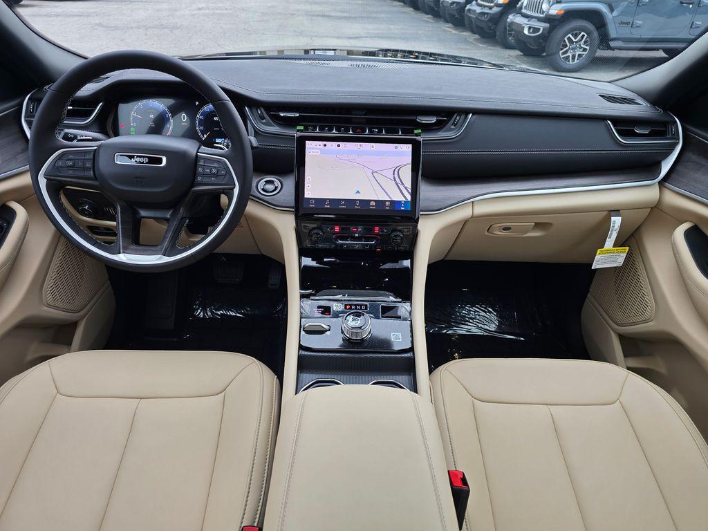 new 2025 Jeep Grand Cherokee car, priced at $44,095