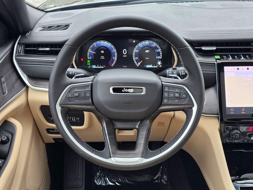 new 2025 Jeep Grand Cherokee car, priced at $44,095