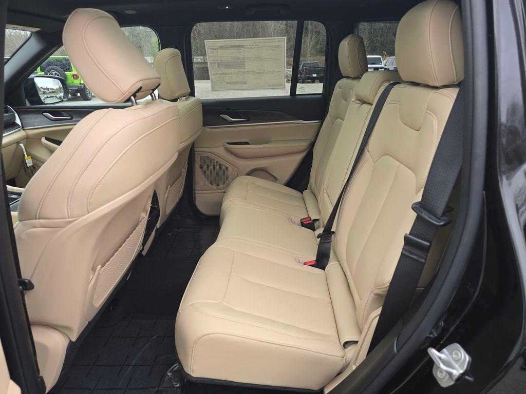 new 2025 Jeep Grand Cherokee car, priced at $44,095