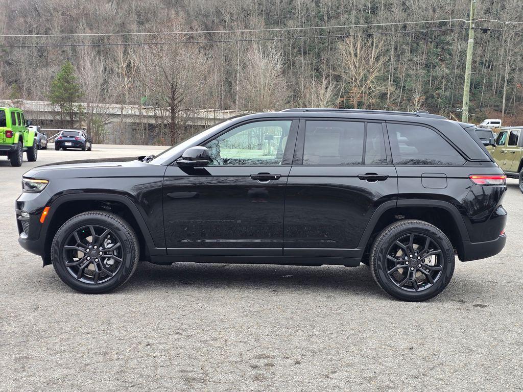 new 2025 Jeep Grand Cherokee car, priced at $44,095