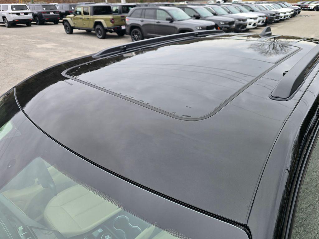 new 2025 Jeep Grand Cherokee car, priced at $44,095