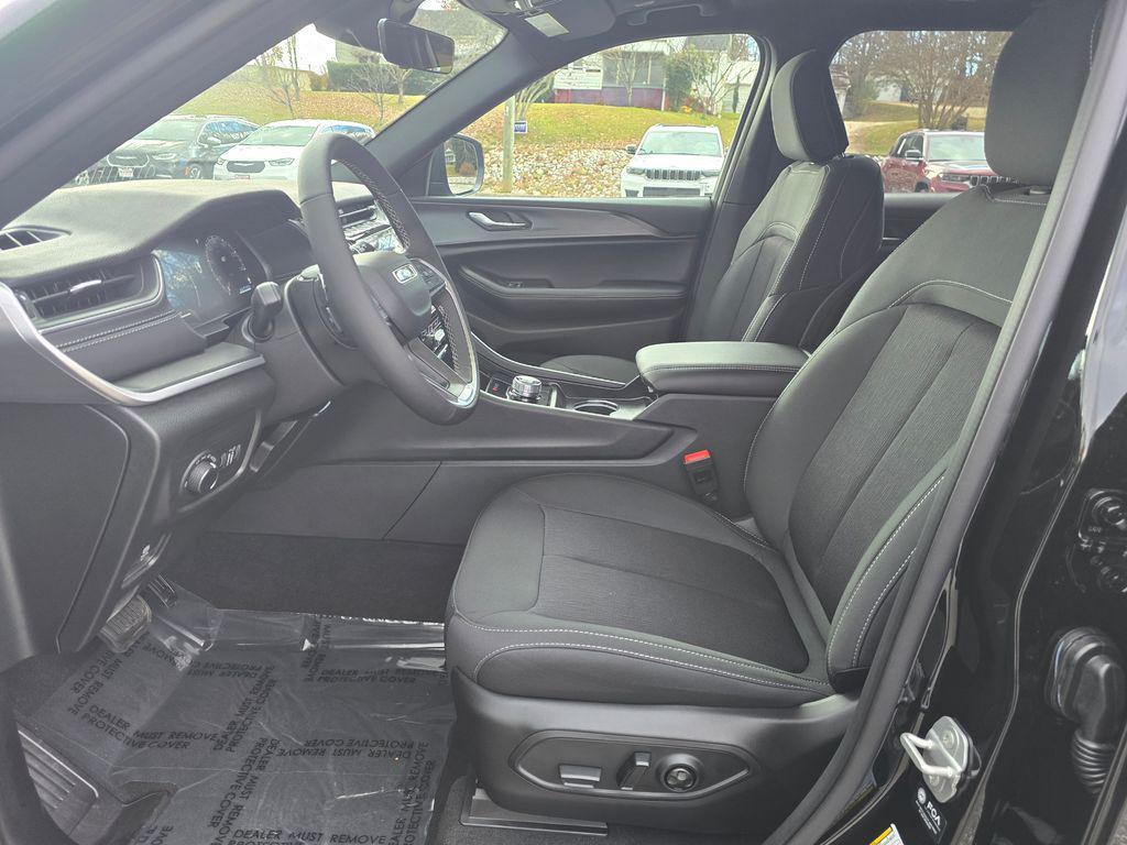 new 2025 Jeep Grand Cherokee L car, priced at $38,994