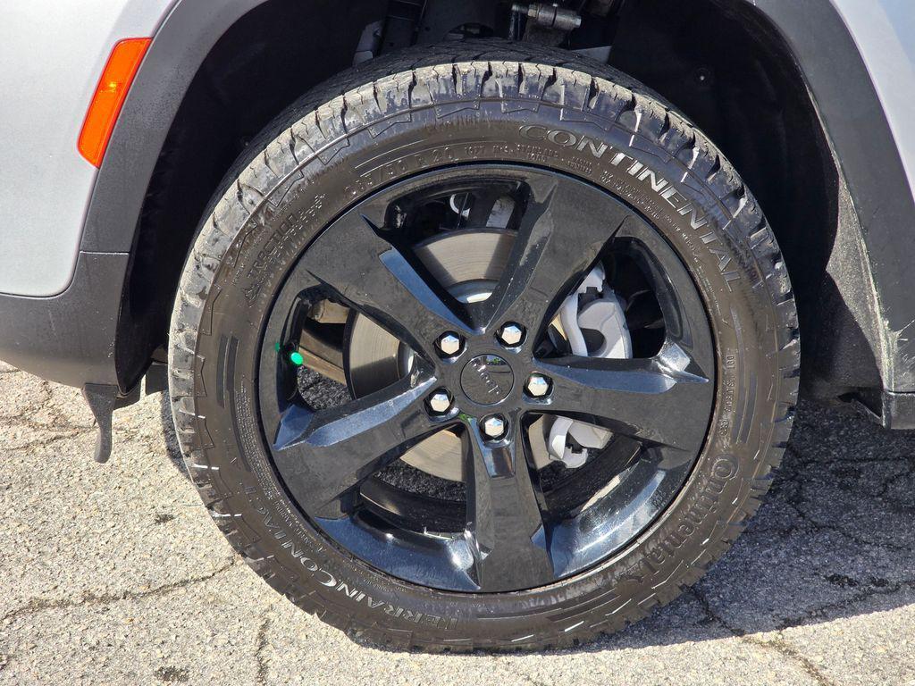 used 2025 Jeep Grand Cherokee car, priced at $33,777