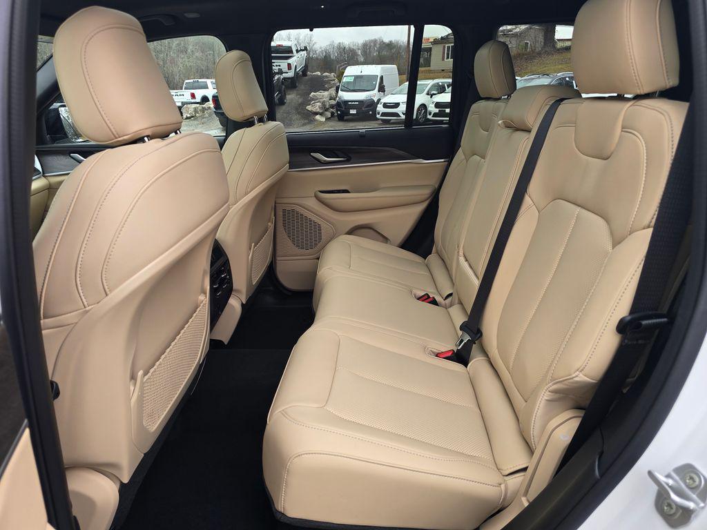 new 2025 Jeep Grand Cherokee car, priced at $45,760