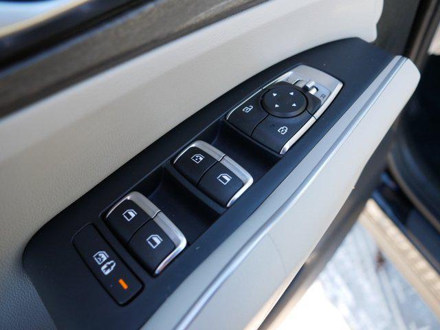 used 2023 Kia Sorento car, priced at $32,998