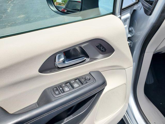 used 2023 Chrysler Pacifica car, priced at $25,900