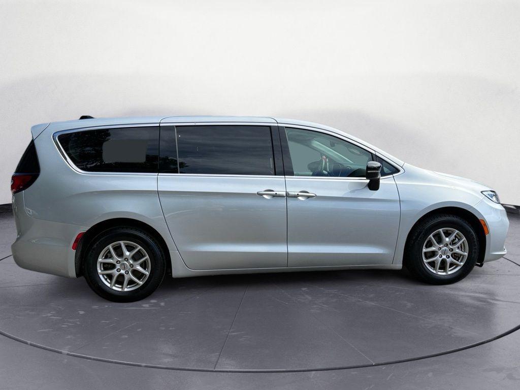 used 2024 Chrysler Pacifica car, priced at $26,000