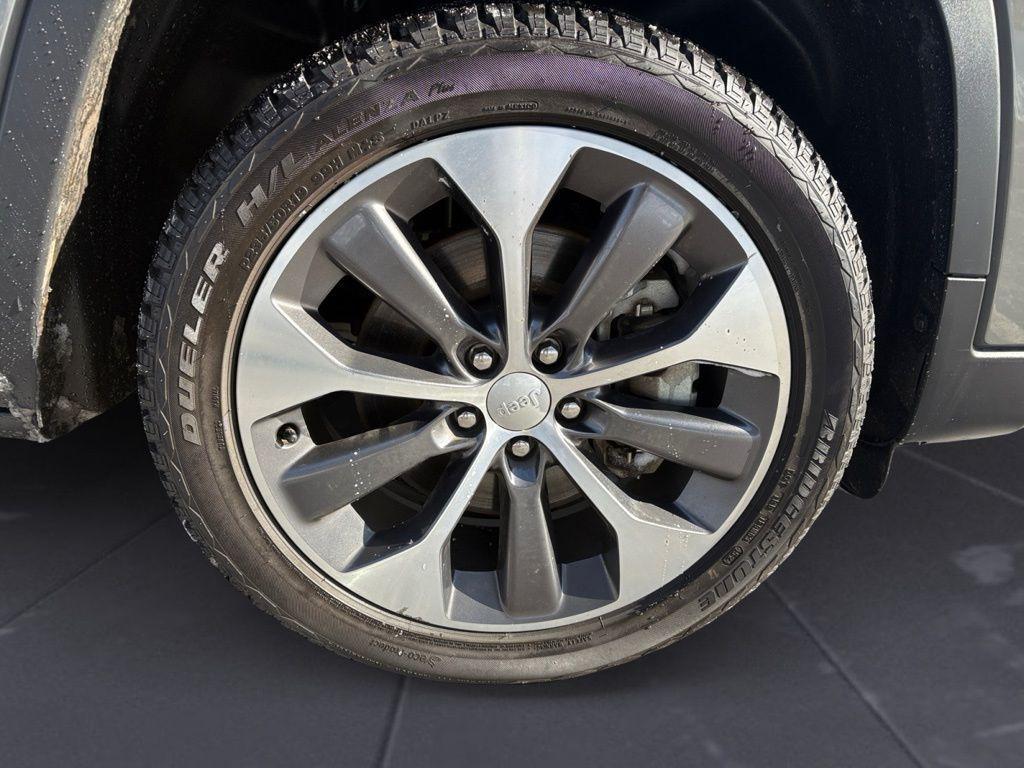 used 2022 Jeep Cherokee car, priced at $24,995