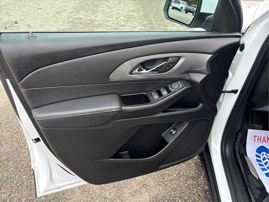 used 2023 Chevrolet Traverse car, priced at $26,774