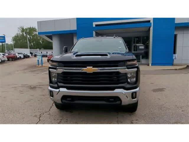 new 2025 Chevrolet Silverado 2500 car, priced at $68,640