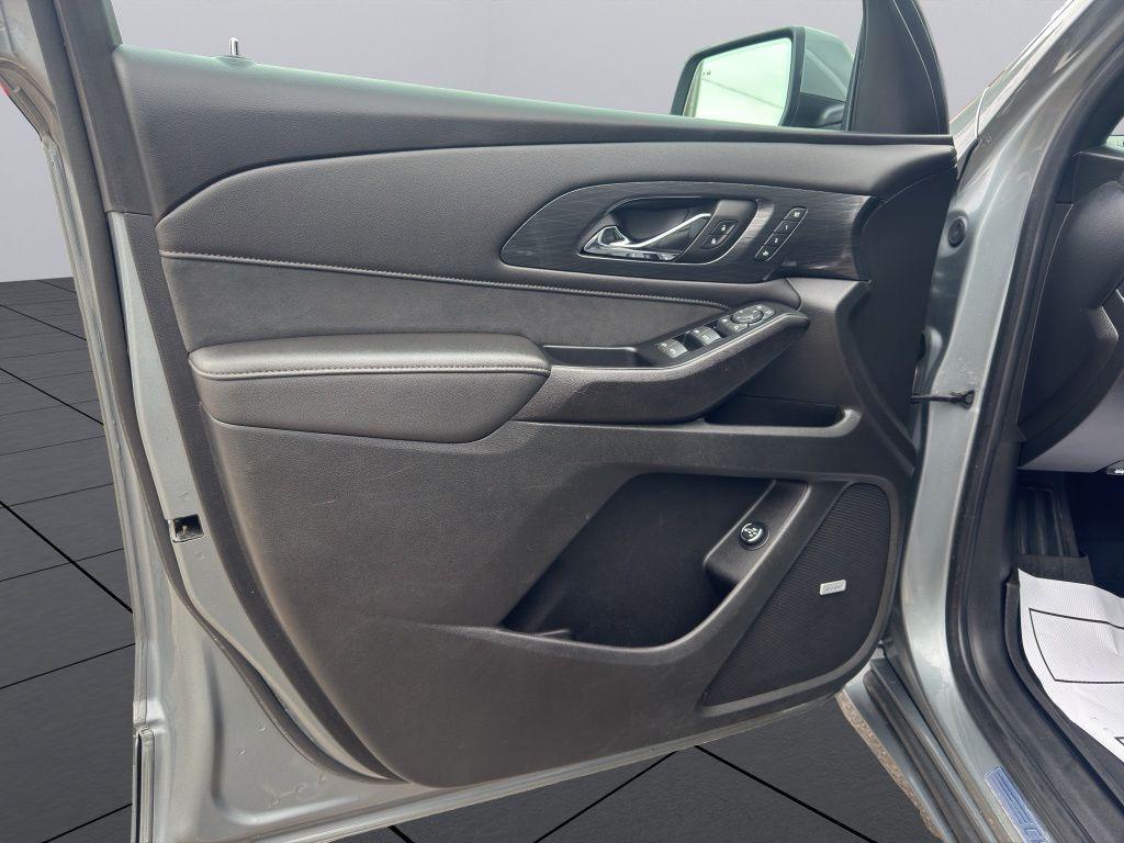 used 2023 Chevrolet Traverse car, priced at $33,995