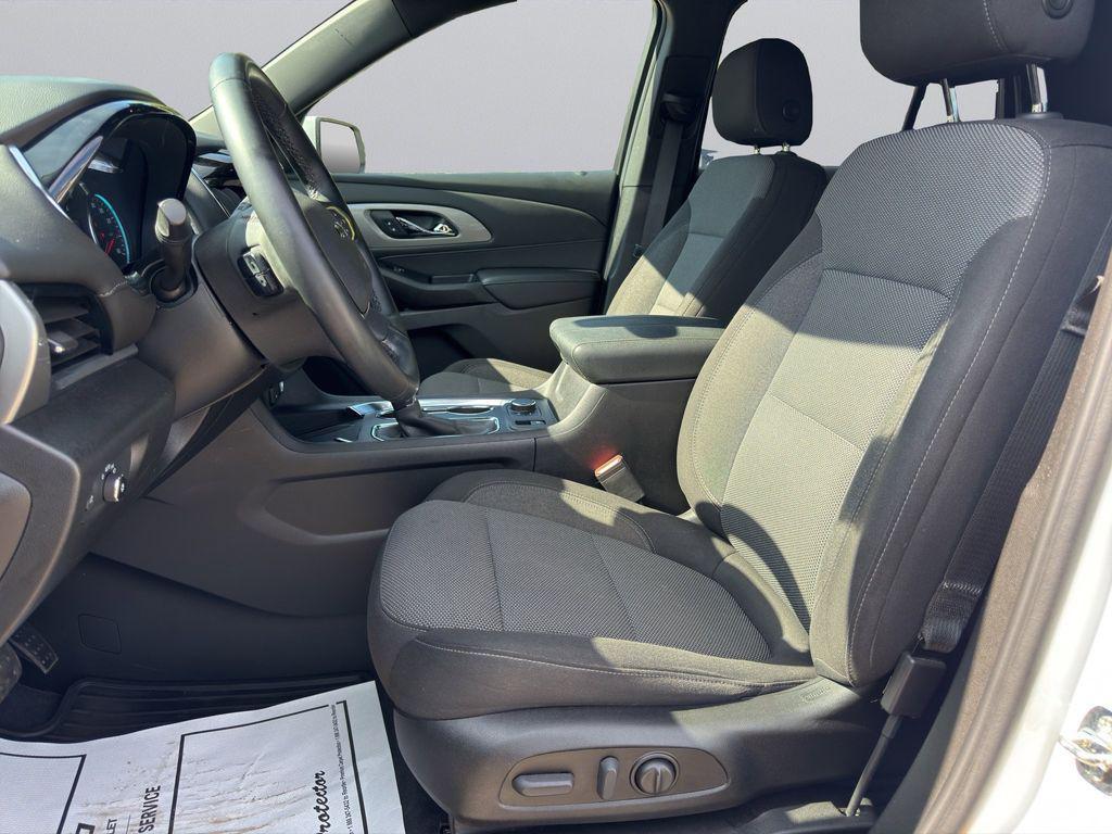 used 2023 Chevrolet Traverse car, priced at $32,995