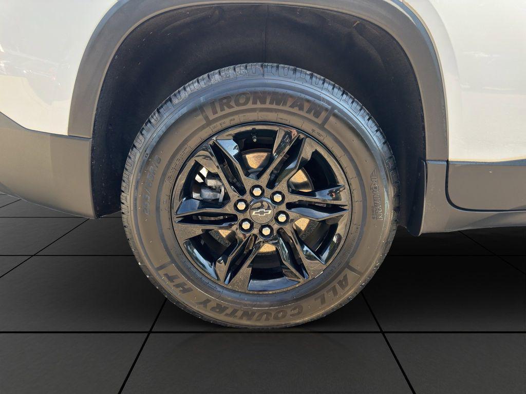 used 2023 Chevrolet Traverse car, priced at $32,995