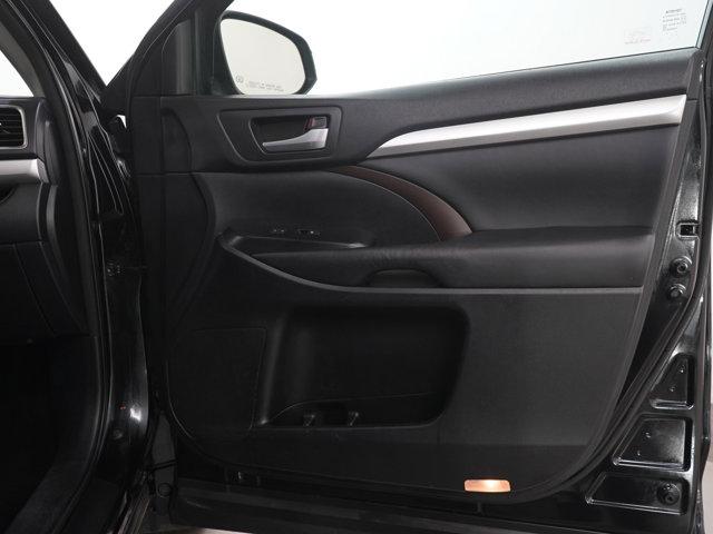 used 2015 Toyota Highlander car, priced at $19,549