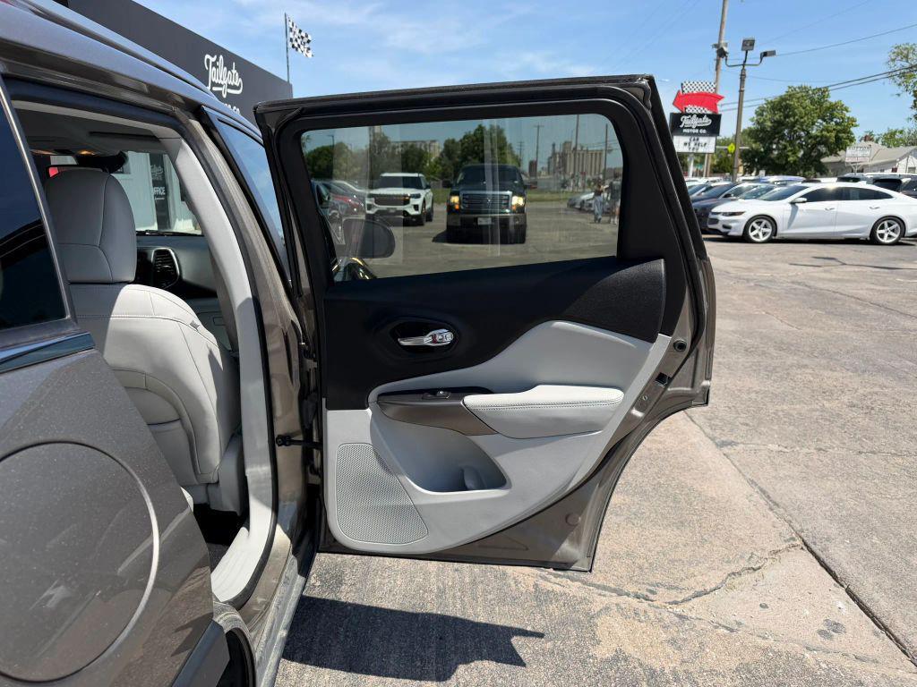 used 2021 Jeep Cherokee car, priced at $19,995