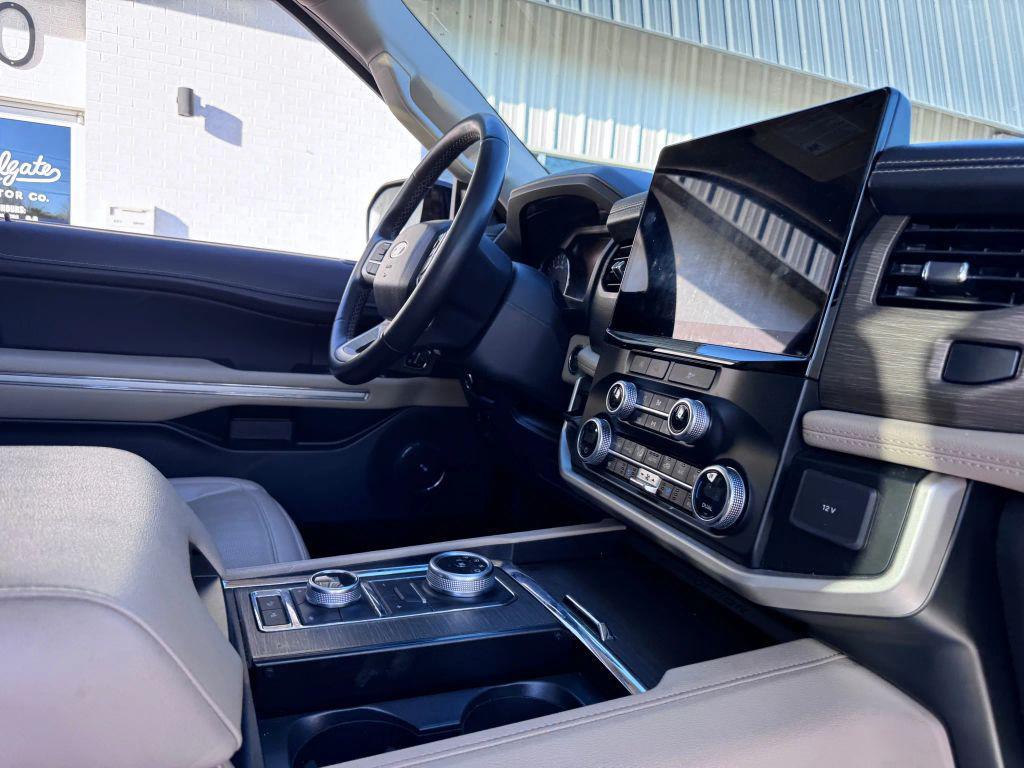 used 2024 Ford Expedition car, priced at $42,900