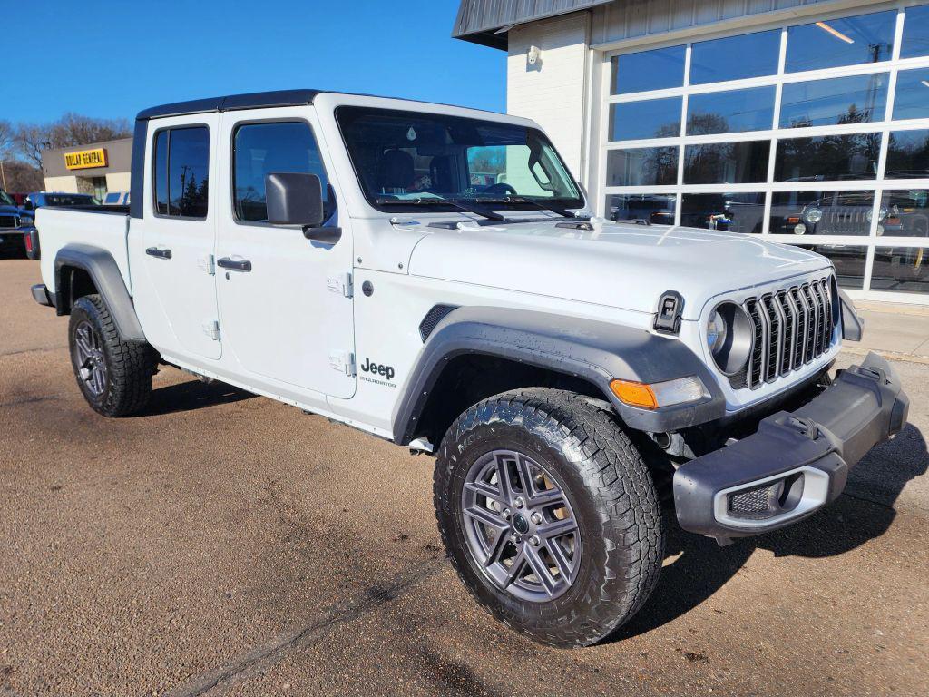 used 2025 Jeep Gladiator car, priced at $32,995