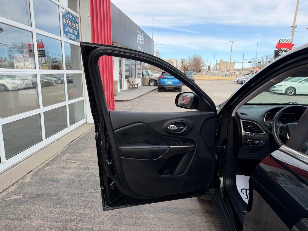 used 2019 Jeep Cherokee car