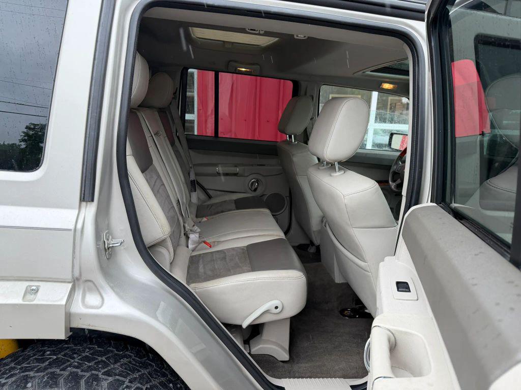 used 2007 Jeep Commander car, priced at $11,990