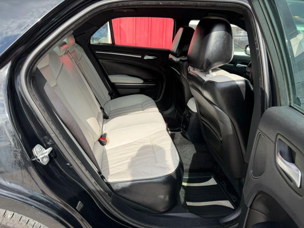 used 2017 Chrysler 300 car