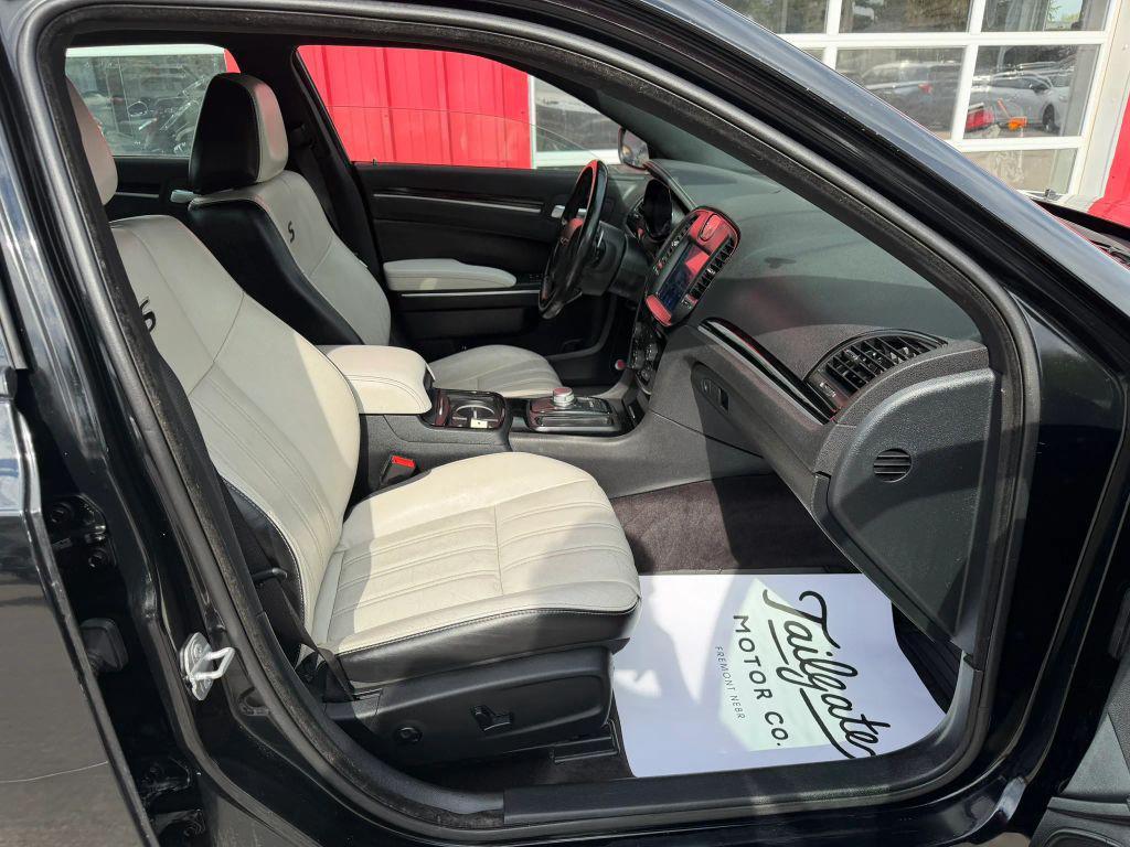 used 2017 Chrysler 300 car