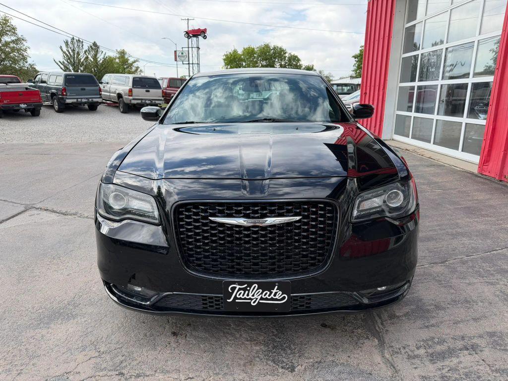 used 2017 Chrysler 300 car