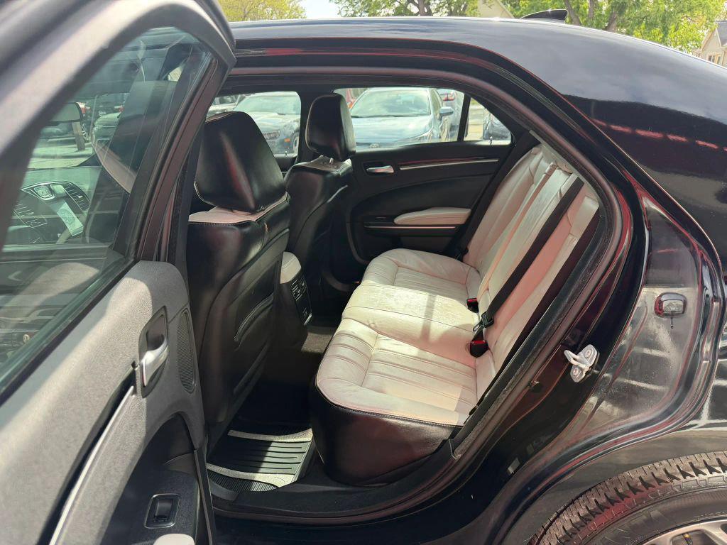 used 2017 Chrysler 300 car