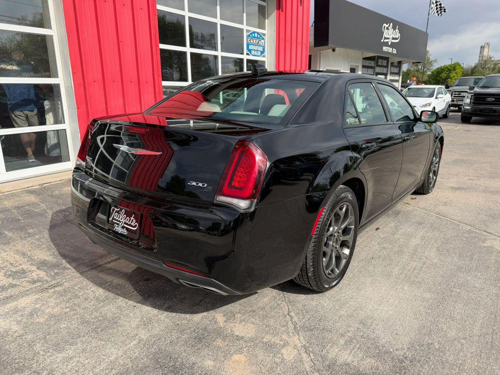 used 2017 Chrysler 300 car