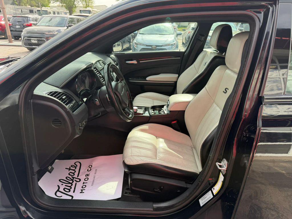 used 2017 Chrysler 300 car