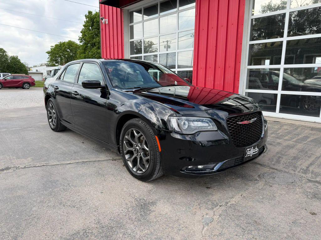 used 2017 Chrysler 300 car