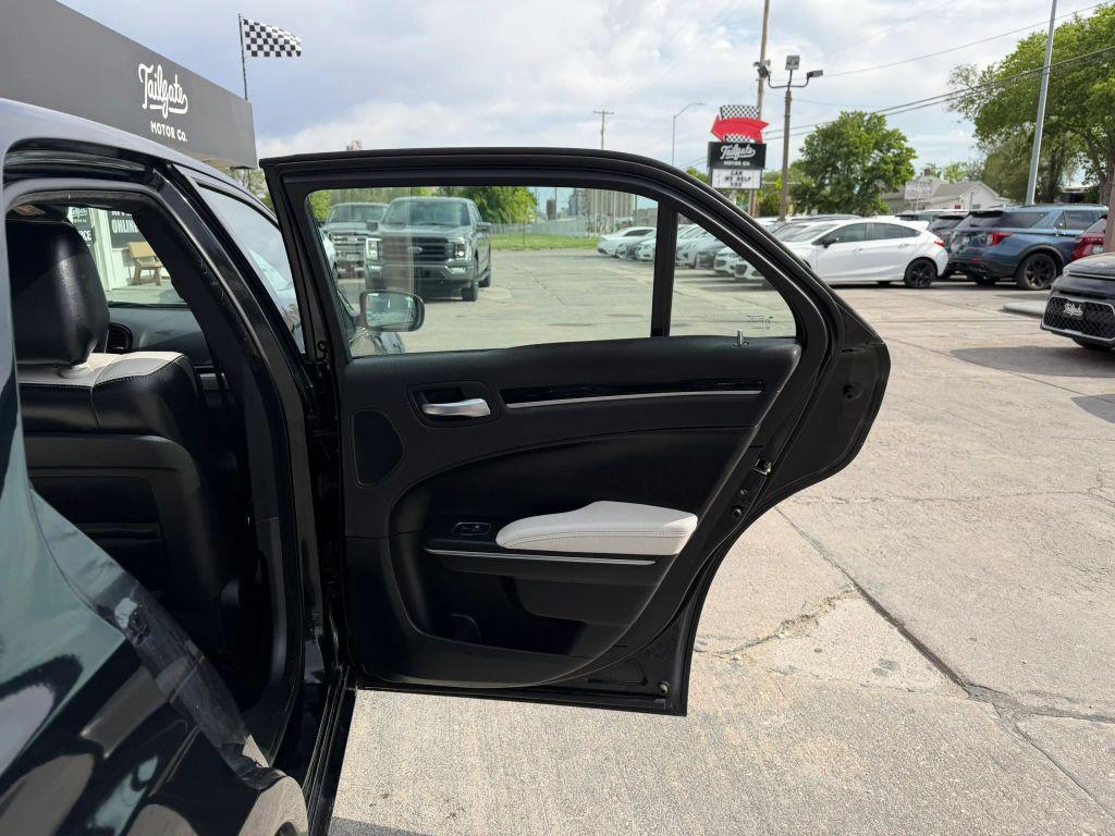 used 2017 Chrysler 300 car