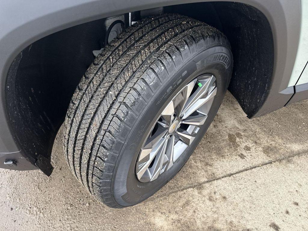 new 2026 Chevrolet Equinox car, priced at $32,395