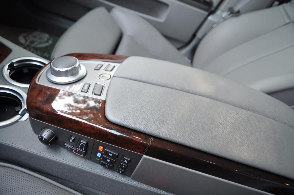 BMW 7 Series view 21