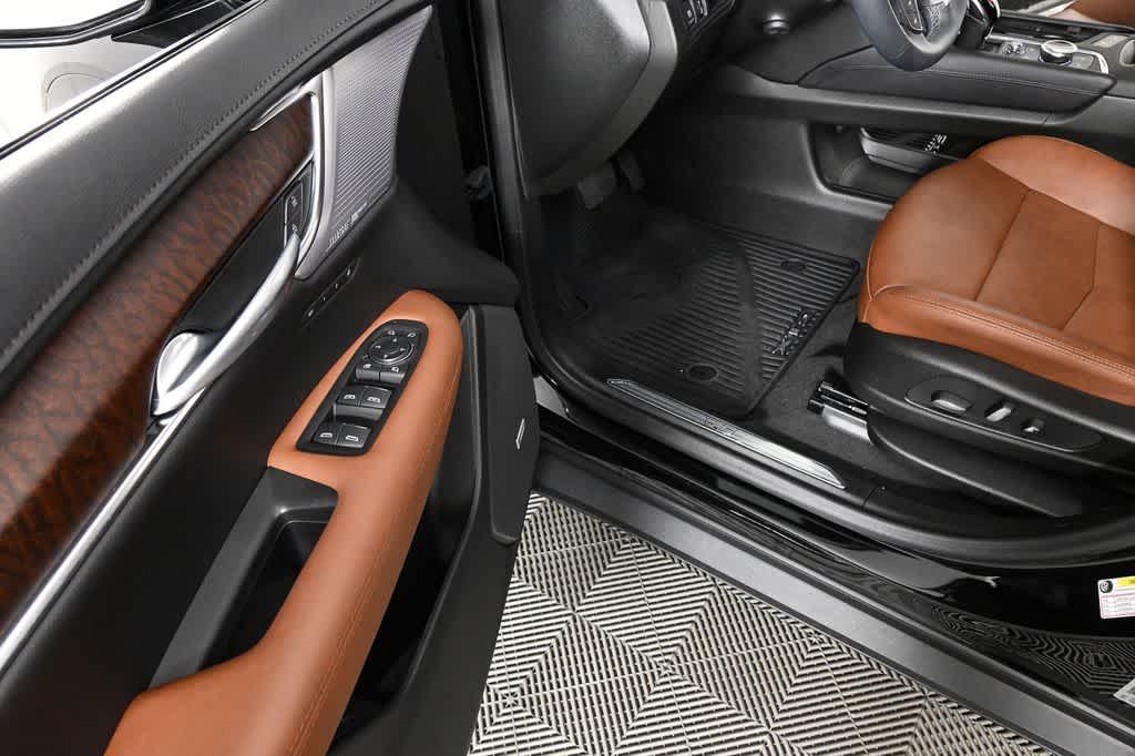 new 2025 Cadillac XT5 car, priced at $53,964