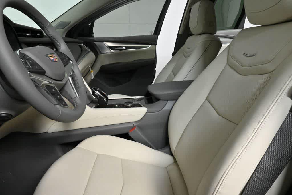 new 2024 Cadillac XT5 car, priced at $46,990