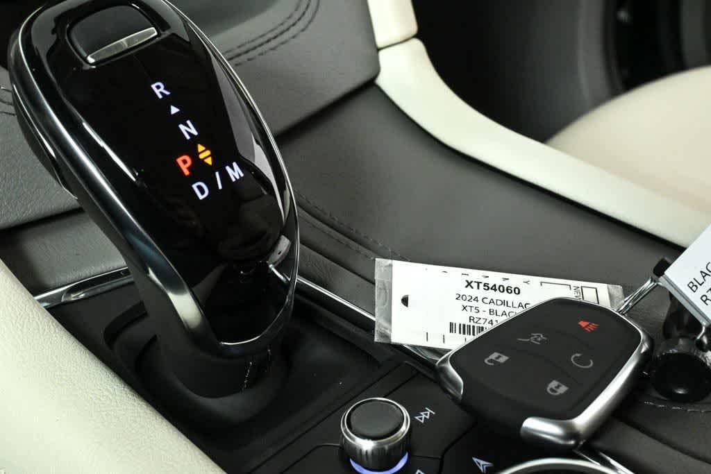 new 2024 Cadillac XT5 car, priced at $46,990