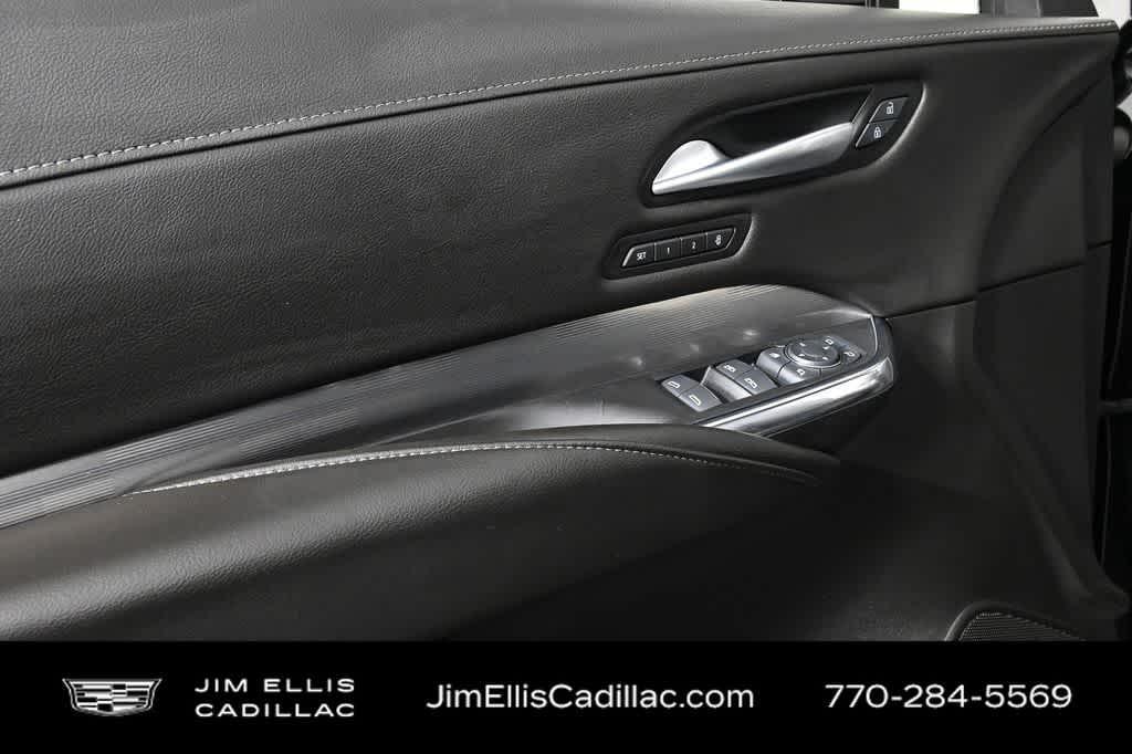 used 2025 Cadillac XT4 car, priced at $31,500