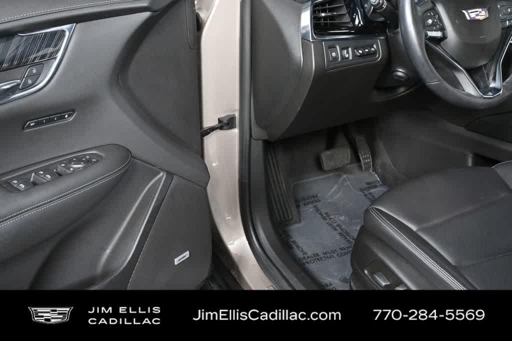 used 2022 Cadillac XT6 car, priced at $32,950