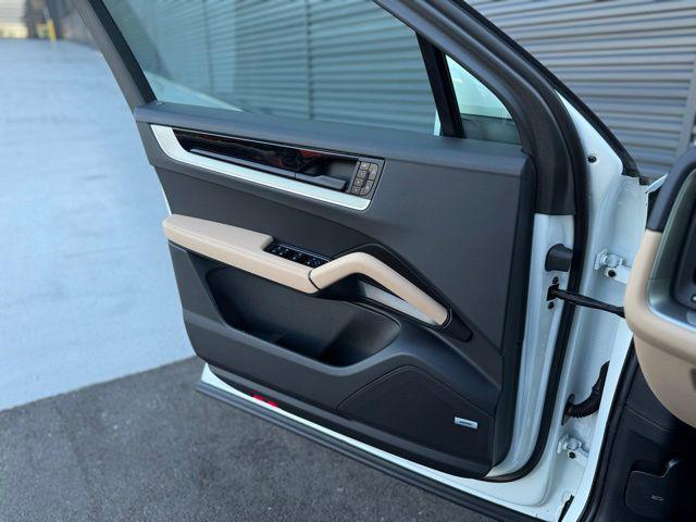 new 2025 Porsche Cayenne car, priced at $123,085