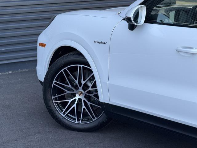new 2025 Porsche Cayenne car, priced at $123,085