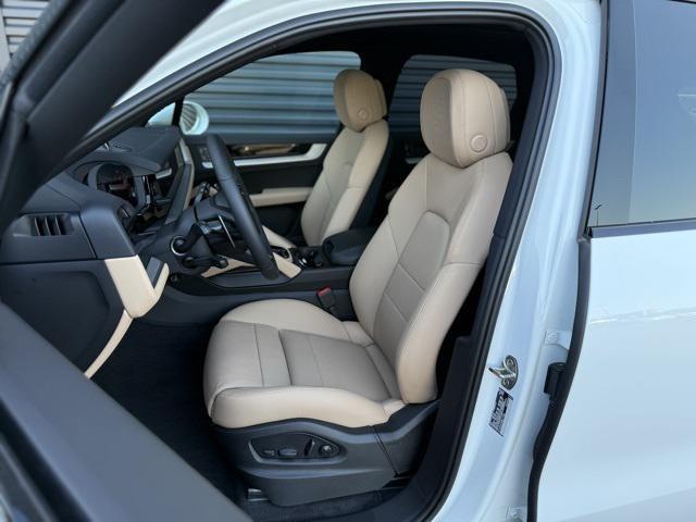 new 2025 Porsche Cayenne car, priced at $123,085