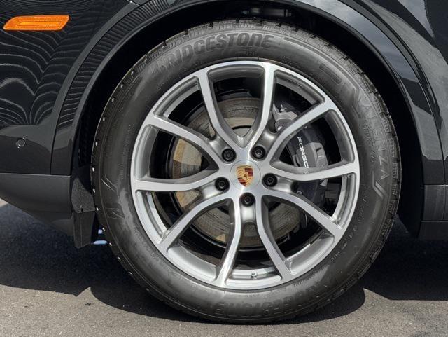 new 2025 Porsche Cayenne car, priced at $112,005